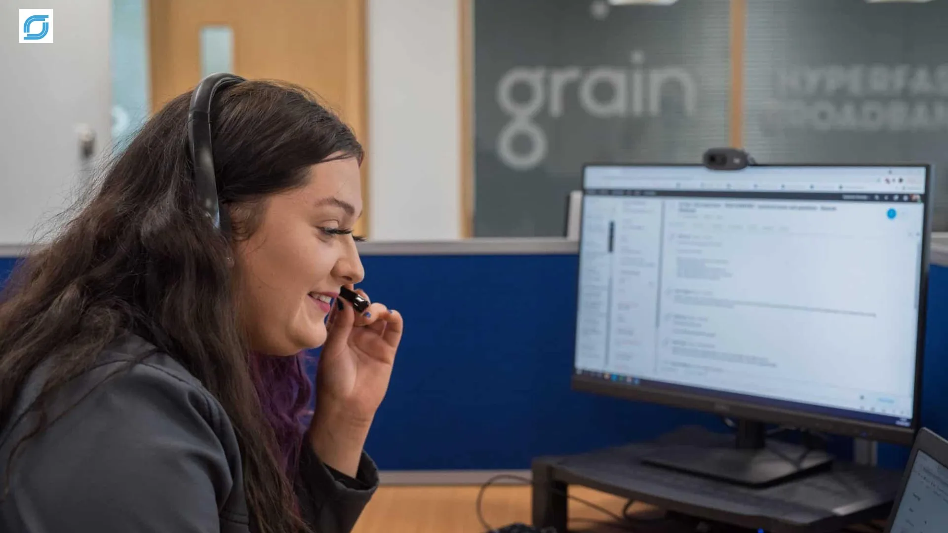 Telecom customer support agent providing outsourced customer service Title: Telecom Customer Support Outsourcing