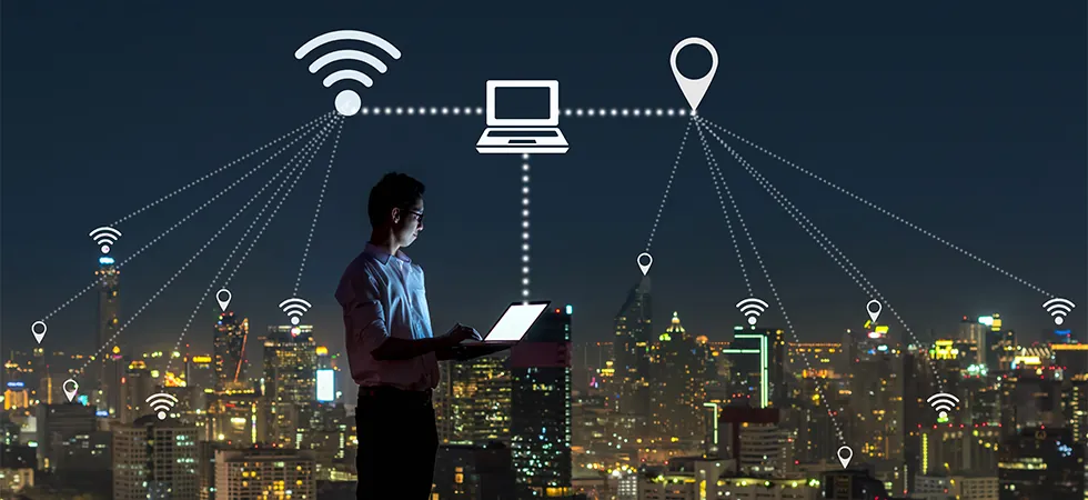 Expert agent providing broadband technical support outsourcing, resolving fiber issues remotely and reducing truck rolls
