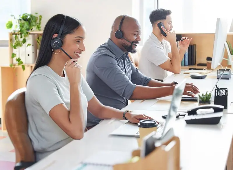Telecom customer service agents providing bilingual call center support in a modern contact center