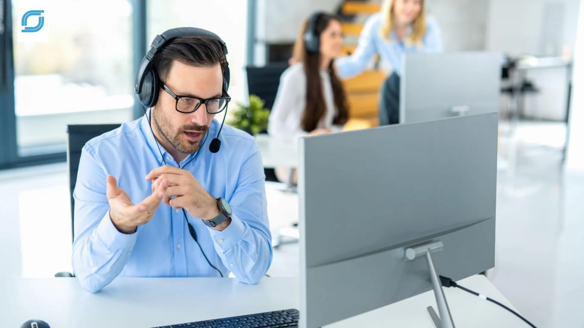 Telecom BPO services agent providing customer support to improve operational efficiency and customer experience