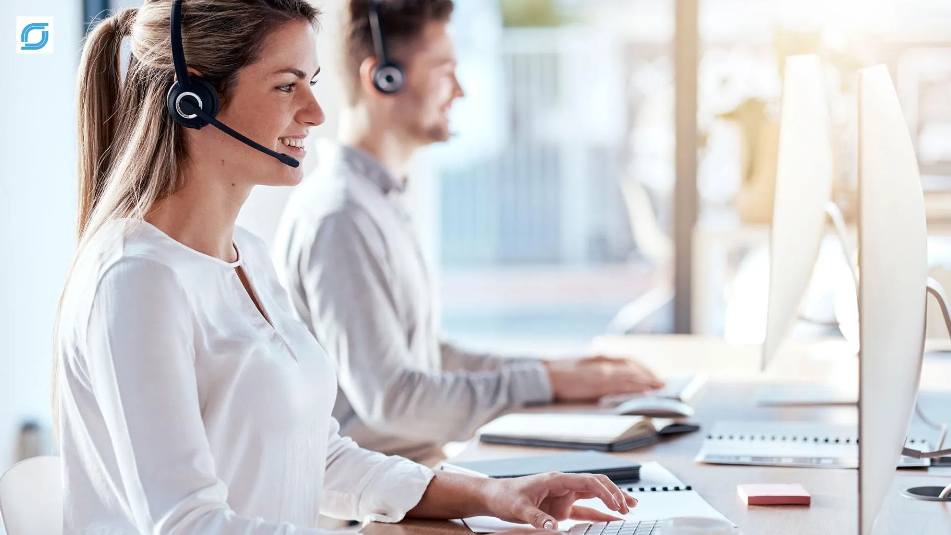 Telecom customer support team providing customer service