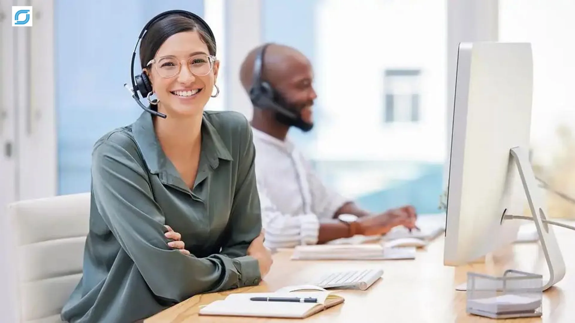 US-based telecom customer support agent assisting customers from a modern contact center